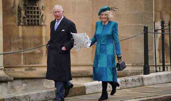 Charles und Camilla gehen in die Kirche