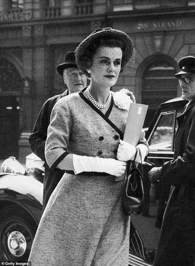 Margaret Campbell, Herzogin von Argyll (1912 - 1993) vor den Gerichten in The Strand am zweiten Tag ihres Falles