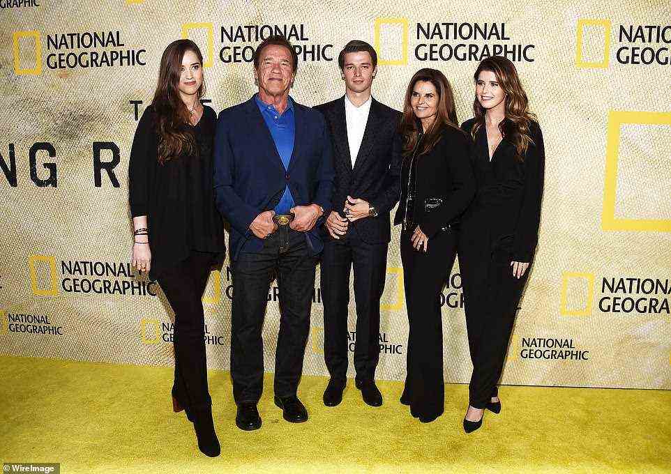 Arnold, seine Tochter Christina, Sohn Patrick, Ex Maria und Tochter Katherine zusammen im Jahr 2017 abgebildet