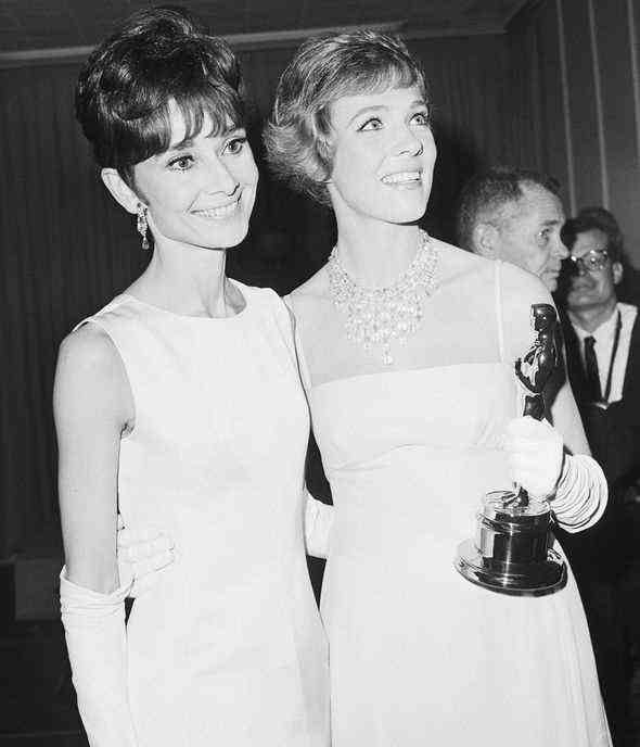 Audrey Hepburn und Julie Andrews bei den Oscars 1965