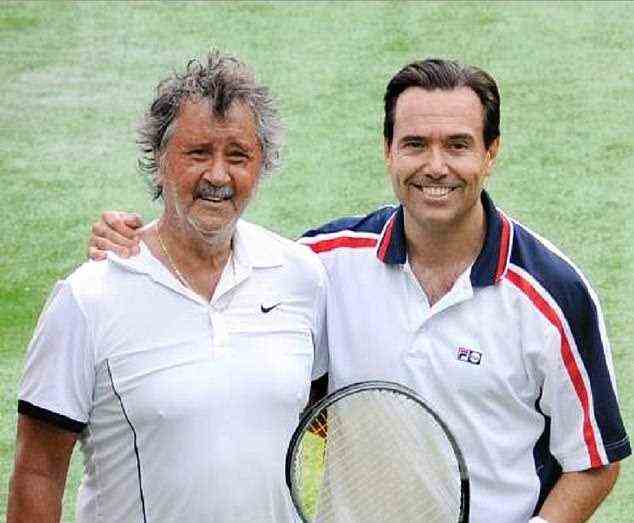 Tennisfan: Credit Suisse-Chef Antonio Horta-Osorio (rechts) mit dem portugiesischen Davis-Cup-Star Joao Lagos