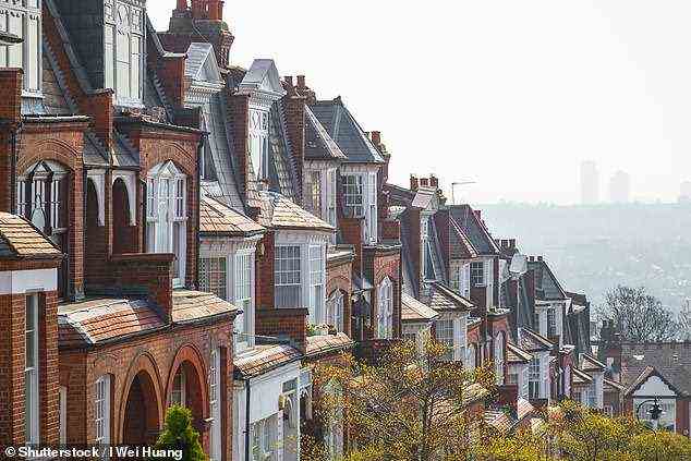 Nach oben: Die Kosten für ein typisches Eigenheim stiegen im Jahr bis Oktober um 24.000 £