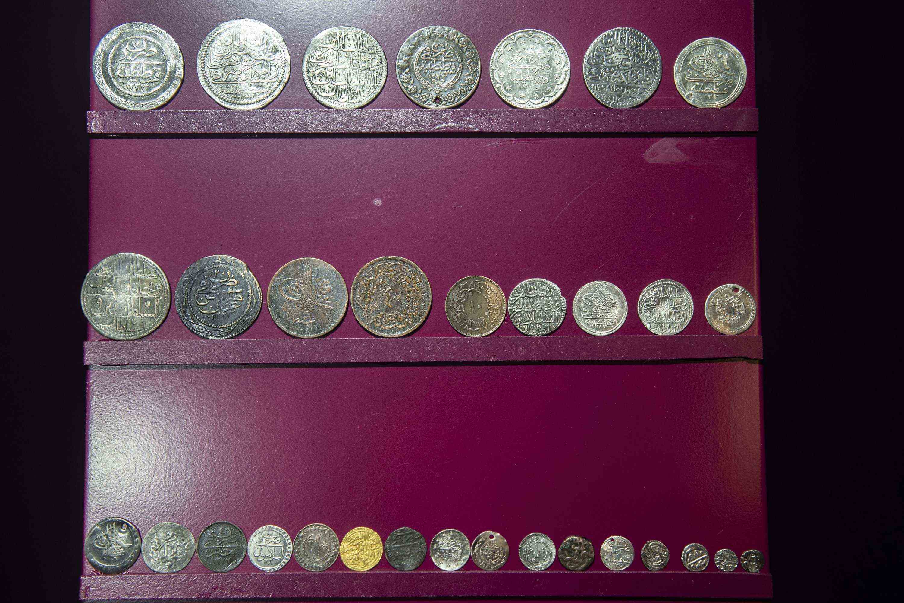 Münzen im Tunceli Museum, Tunceli, Osttürkei, 26. Dezember 2021. (AA)