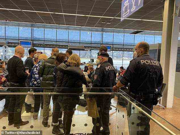 Dutzende britische Touristen, die am 26. Dezember in Österreich ankamen, wurden von der Grenzkontrolle in Innsbruck abgewiesen, weil sich die Covid-Regeln geändert hatten