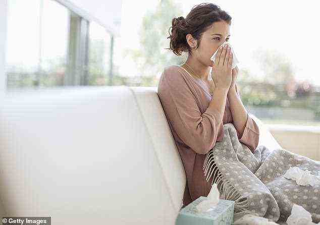 Eine neue Studie der Queen Mary University of London ergab, dass Menschen mit allergischen Erkrankungen wie Heuschnupfen, Rhinitis, atopischen Erkrankungen und Asthma ein bis zu 40 % geringeres Risiko einer COVID-19-Infektion hatten (Dateibild).
