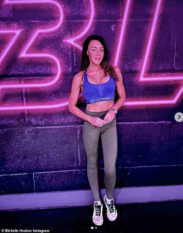 Sieht gut aus: Michelle Heaton sah unglaublich aus, als sie am Montag ihre Bauchmuskeln in einem motivierenden Instagram-Post im Fitnessstudio präsentierte