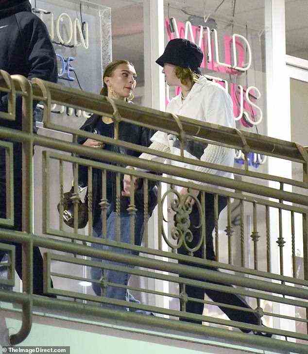 Niedlich!  The Kid Laroi packte mit seiner Model-Freundin Katarina Deme während einer Date-Night in Los Angeles am Mittwochabend auf dem PDA