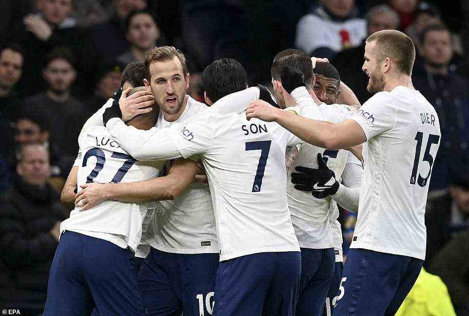 Tottenham zog am zweiten Weihnachtstag am Crystal Palace vorbei, während Stürmer Harry Kane das zweite Spiel in Folge im Ziel hatte