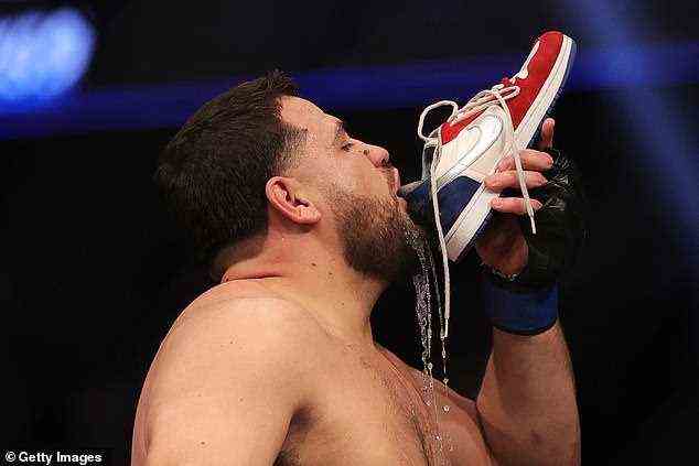 Tai Tuivasa trank aus einem mit Bier gefüllten Schuh, nachdem er Augusto Sakai bei UFC 269 brutal ausgeknockt hatte