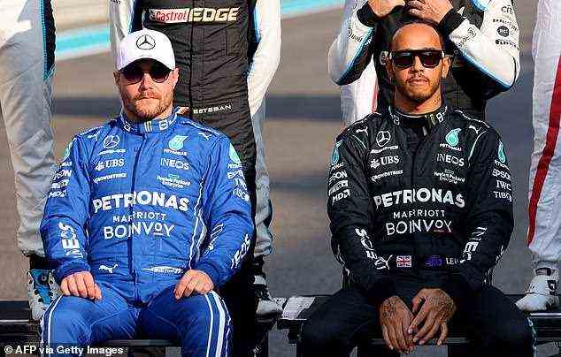 Der ehemalige Formel-1-Pilot Jolyon Palmer glaubt, dass Valterri Bottas (links) seinen Mercedes-Teamkollegen Lewis Hamilton (rechts) beim titelentscheidenden Großen Preis von Abu Dhabi im Stich gelassen hat