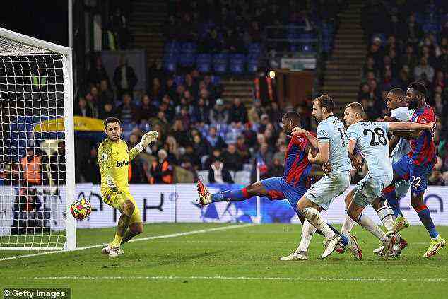 Michael Olise erschreckte West Ham, als er in der 90. Minute das zweite Tor von Palace erzielte