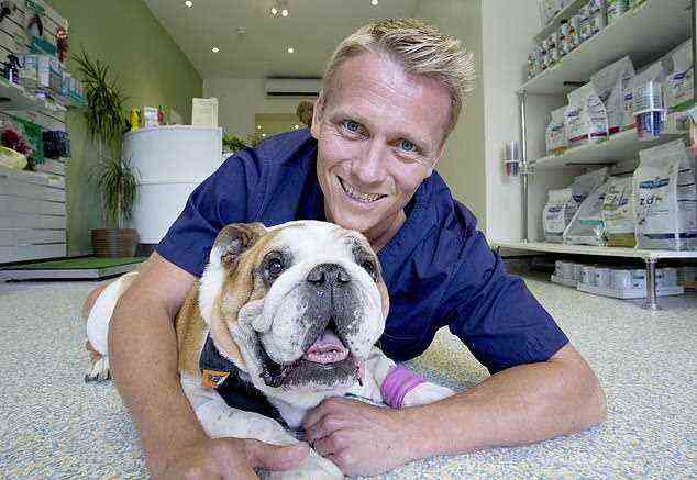 Der in Australien geborene Miller, der in der Nähe von Woking in Surrey lebt, ist Veterinärbotschafter von Petsure, einem Versicherer, der Haustiere mit Vorerkrankungen versichert