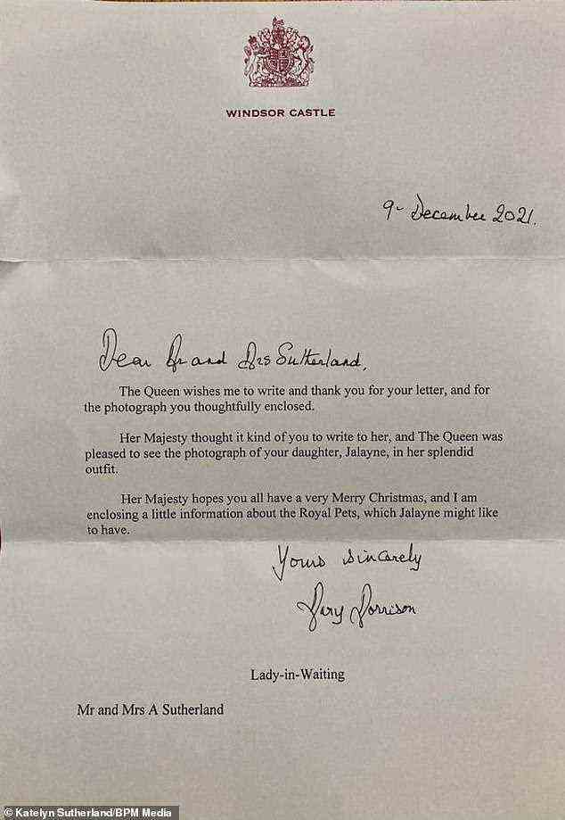 Ihre Mutter Katelyn Sutherland schickte die Schnappschüsse an den Buckingham Palace und erwartete nie eine Antwort.