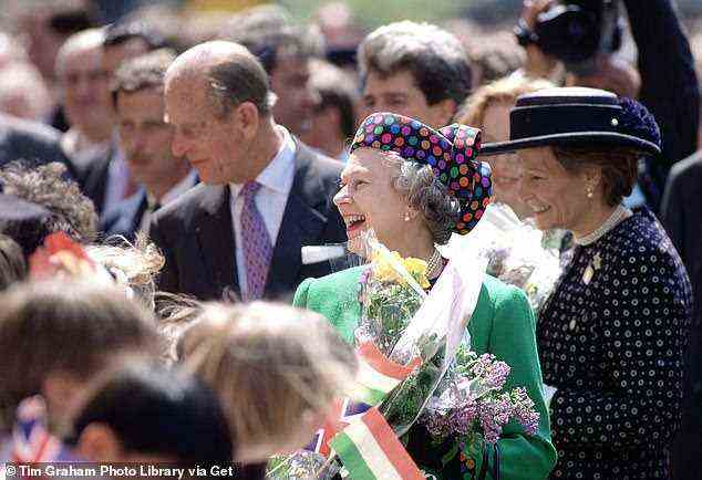 Queen Elizabeths Lady-in-Waiting Lady Farnham (Bild rechts) ist im Alter von 90 Jahren gestorben