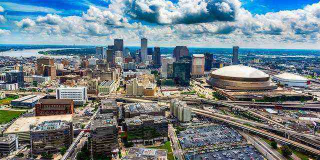 Die Innenstadt und Umgebung von New Orleans, Louisiana.