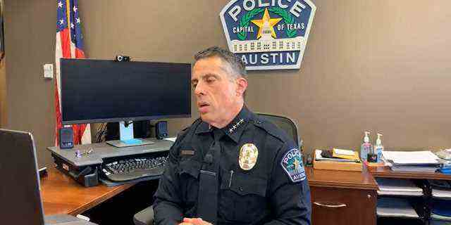 Der vorläufige Polizeichef von Austin, Joseph Chacon, spricht am Mittwoch während einer Pressekonferenz.  (Austin Police Department)