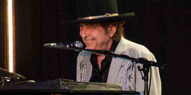 Bob Dylan behauptet, er habe sich zum Zeitpunkt des mutmaßlichen Missbrauchs nicht im Bundesstaat New York aufgehalten. 