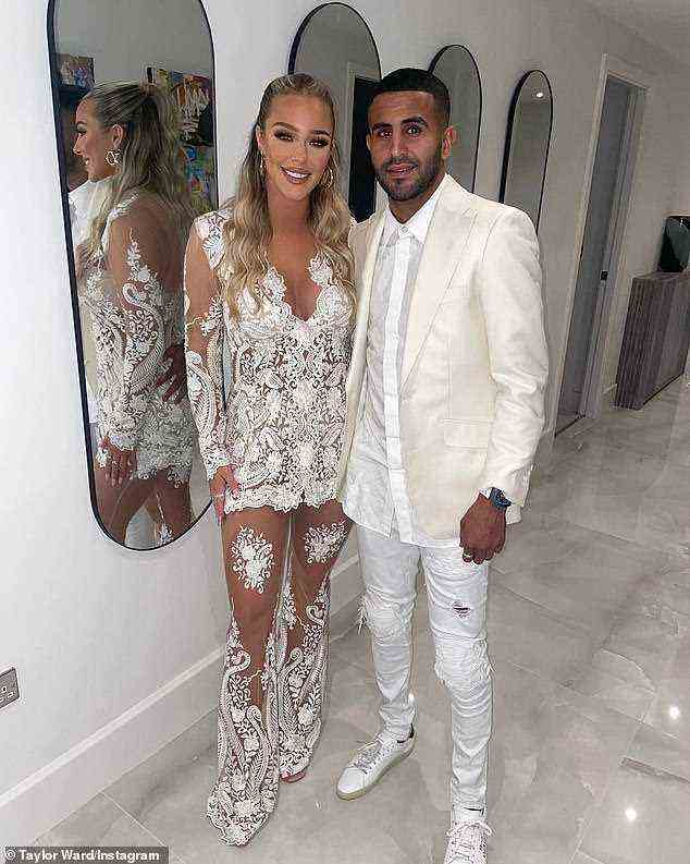 Glückliches Paar: Das Model und der Fußballer von Manchester City heirateten bei einer muslimischen Zeremonie, die als Nikah bekannt ist, und unterzeichneten einen Vertrag, um sicherzustellen, dass sie nach islamischem Recht legal verheiratet waren