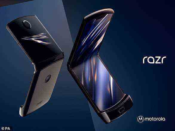 Das neu erfundene Razr Flip-Handy von Motorola verfügt über einen faltbaren 6,2-Zoll-Bildschirm, der sich zum Schließen in zwei Hälften biegt, genauso wie ältere 