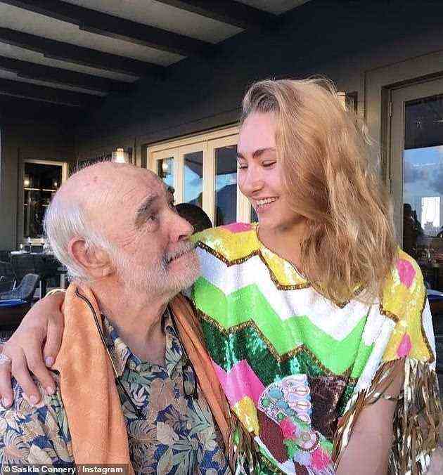 Liebevoll: Sean Connerys Enkelin Saskia würdigte den verstorbenen Schauspieler zum ersten Jahrestag seines Todes in einem Instagram-Post im November 2021