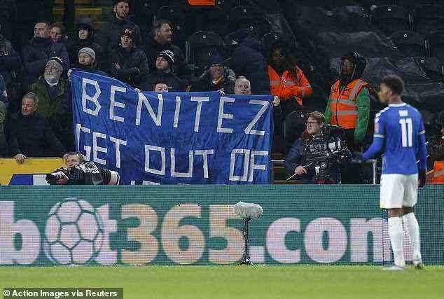 Everton-Fans zeigten ihren Unmut über Rafa Benitez und hatten ein Banner, das ihn aufforderte zu gehen