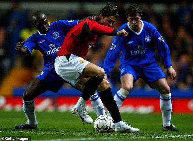 Mittelfeldlegende Makelele im Einsatz gegen Cristiano Ronaldo von Manchester United im Jahr 2003