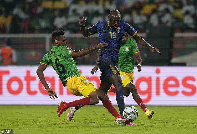 Äthiopien-Spieler Yared Bayeh wurde nach nur 12 Minuten wegen eines Foulspiels an Tavares . des Spiels verwiesen