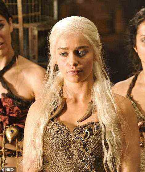 Selbst lang andauernde Shows wie Game of Thrones und The Walking Dead ließen ihre Farben im Laufe der Jahreszeiten verblassen.  Emilia Clarke ist 2011 als Daenerys Targaryen abgebildet