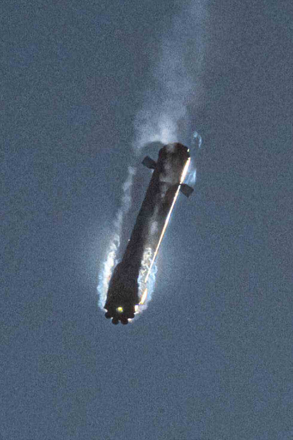 Falcon 9 erste Etappe, die heiß nach Florida zurückkehrt.