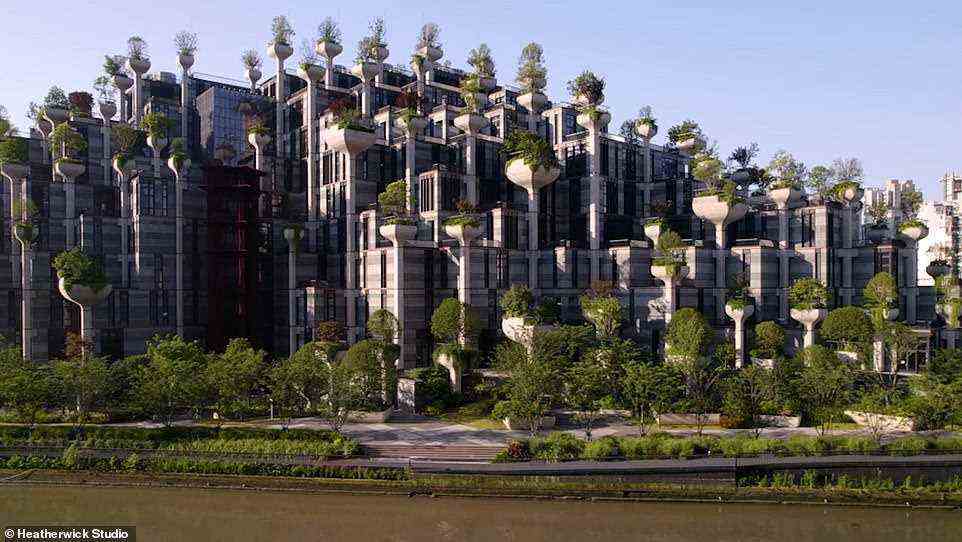 Das Gebäude wird dank seiner Fassade aus hängenden und stehenden Pflanzen mit den 'Hängenden Gärten von Babylon' verglichen
