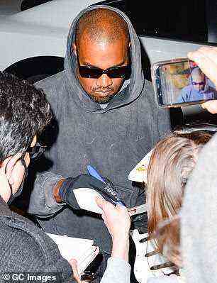 West war am 10. Januar unterwegs, um Autogramme zu geben, Tage bevor er angeblich einen Fan geschlagen hatte.