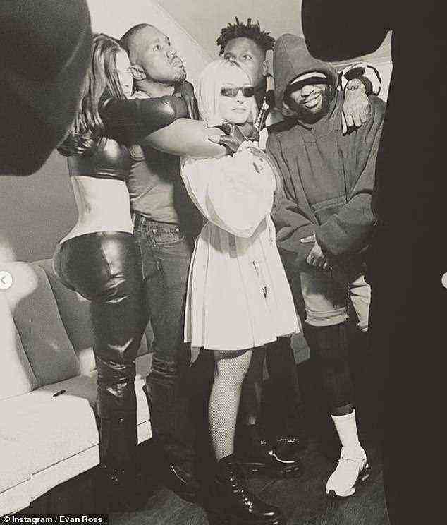 Ausgehen: Früher am Abend feierten Kanye West und Julia Fox (links) im LA-Hotspot Delilah mit den Stars Madonna (Mitte) und Floyd Mayweather (rechts)