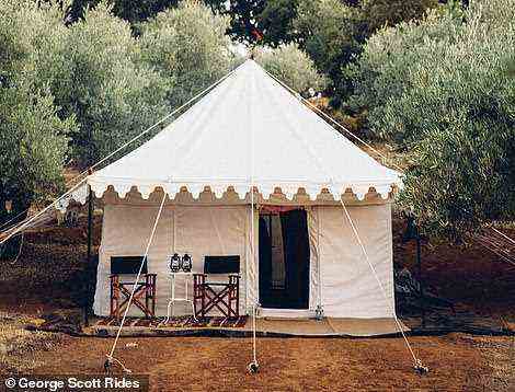 Eines der „schönen Rajasthani-Zelte“ auf der Wildnisflucht von George Scott Rides, das „richtige Betten, Baumwolllaken und mehr“ bietet