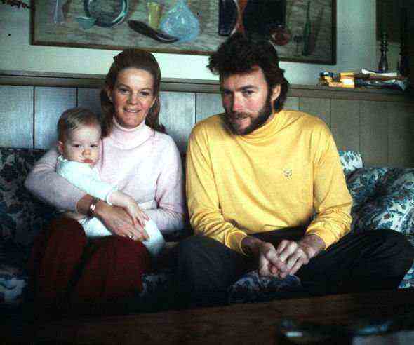 Clint Eastwood mit seiner Frau Maggie und seinem kleinen Sohn Kyle 1969