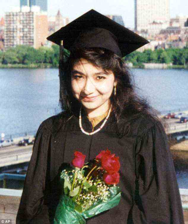 Der Mann fordert die Freilassung seiner Schwester „Lady Al Qaida“ Aafia Siddiqui (im Bild), die eine 86-jährige Haftstrafe verbüßt, weil sie versucht hat, US-Militärpersonal zu töten