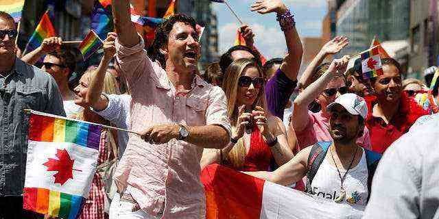 Der kanadische Premierminister Justin Trudeau nimmt 2016 an der jährlichen Pride Parade in Toronto, Ontario, teil. (Rick Madonik/Toronto Star via Getty Images)