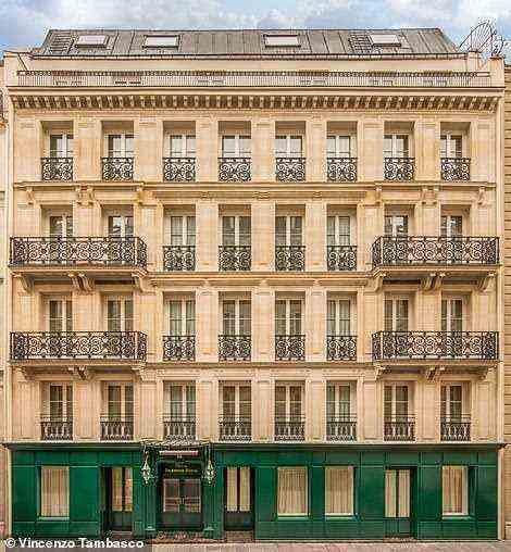 Das abgebildete Hotel Splendide Royal Paris befindet sich in einem Herrenhaus aus dem 19. Jahrhundert, nur einen Steinwurf von den Champs-Elysees und dem Elysée-Palast mit 365 Zimmern entfernt