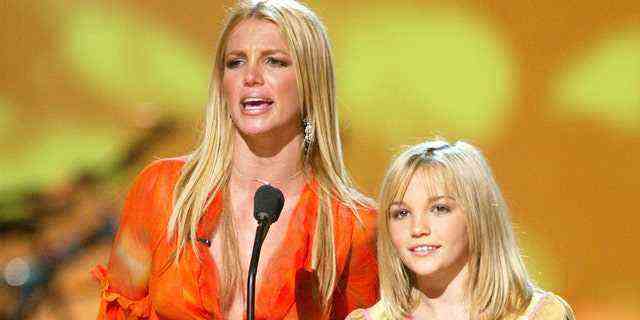 Spears und ihre Schwester Jamie Lynn haben sich öffentlich gestritten, als Jamie Lynn sich darauf vorbereitete, ihre Memoiren zu veröffentlichen.  