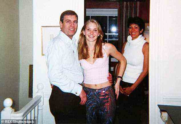Frau Roberts behauptet, von Epstein sexuell gehandelt worden zu sein, und hat behauptet, sie sei 2001 im Alter von 17 Jahren dreimal gezwungen worden, mit dem Herzog von York (beide im Bild) zu schlafen