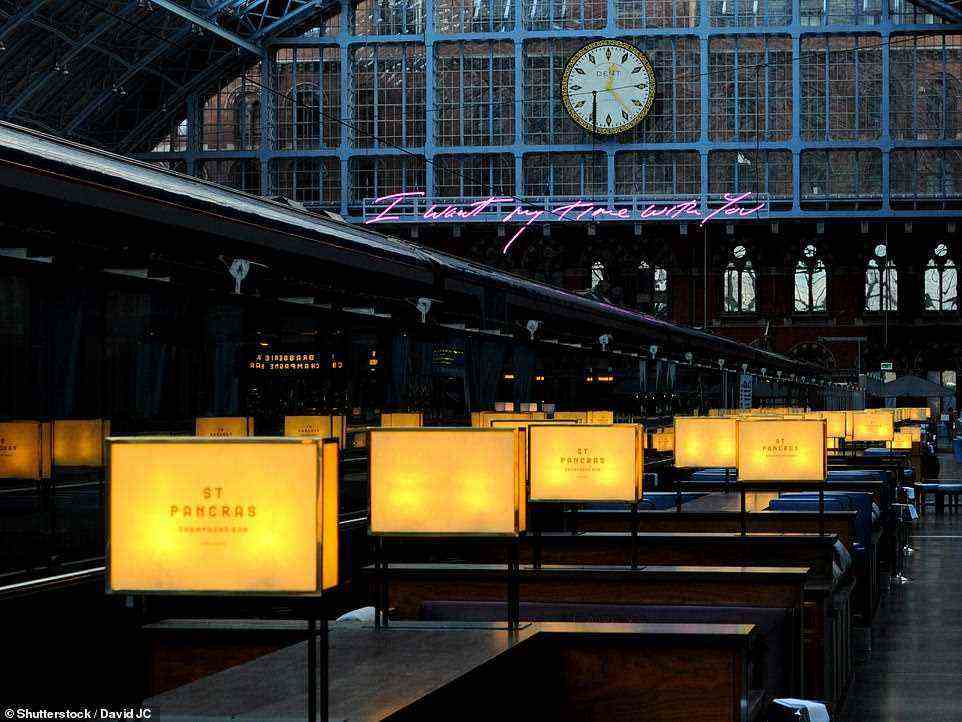 Die Railtrail-Reise beginnt stilvoll mit Erfrischungen im Art Deco Searcy's Restaurant (im Bild) im Londoner Bahnhof St. Pancras