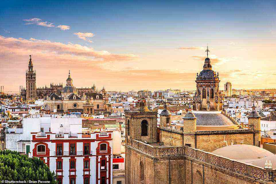 Barcelona und die sonnigen Städte Sevilla (im Bild) und Madrid sind auf einer luxuriösen, völlig unabhängigen Zugreise, die von Great Rail Journeys organisiert wird, in Reichweite