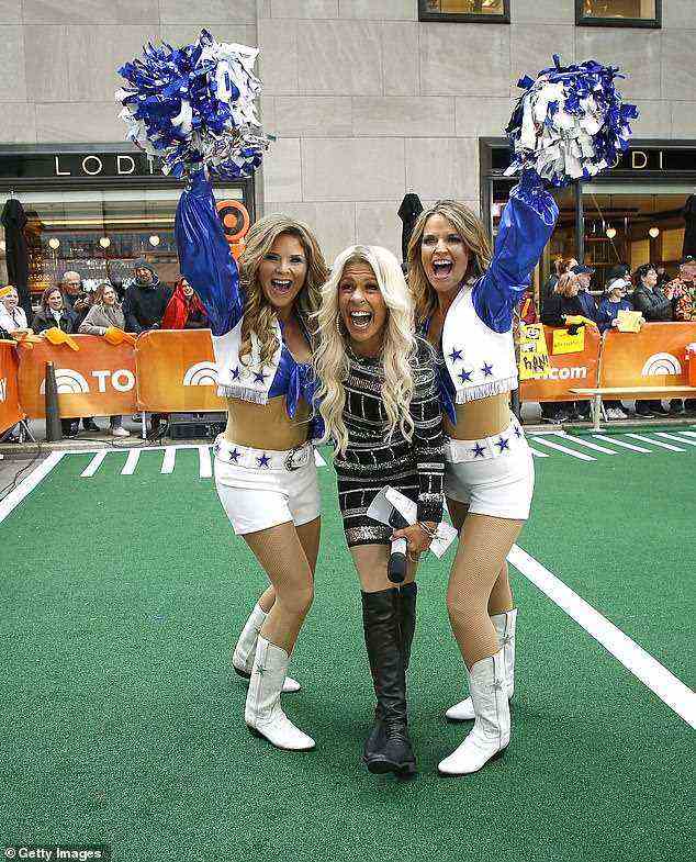 Bush Hager zeigte ihre Figur, als sie sich als Cheerleaderin der Dallas Cowboys für das Halloween-Special der Today Show im Oktober verkleidete