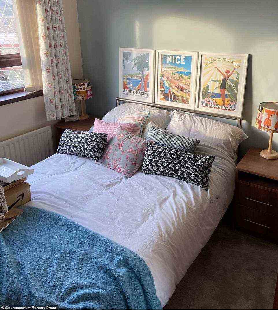 Eines der leeren Schlafzimmer des Fünf-Bett-Hauses (im Bild) sah mit einem grauen Teppich, dunklen Möbeln und hübschen geblümten Vorhängen müde und langweilig aus