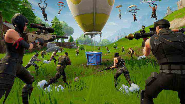 Tens of characters rush to a supply drop in Fortnite.