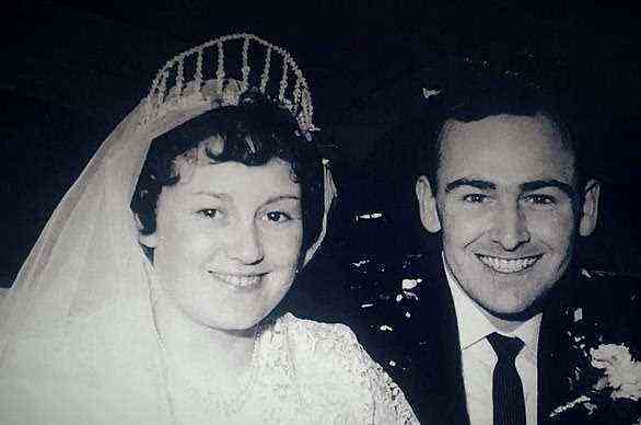 Verpasst: June Boyle, abgebildet mit Ehemann Keith, starb, bevor sie eine ihrer rückwirkenden Zahlungen erhielt