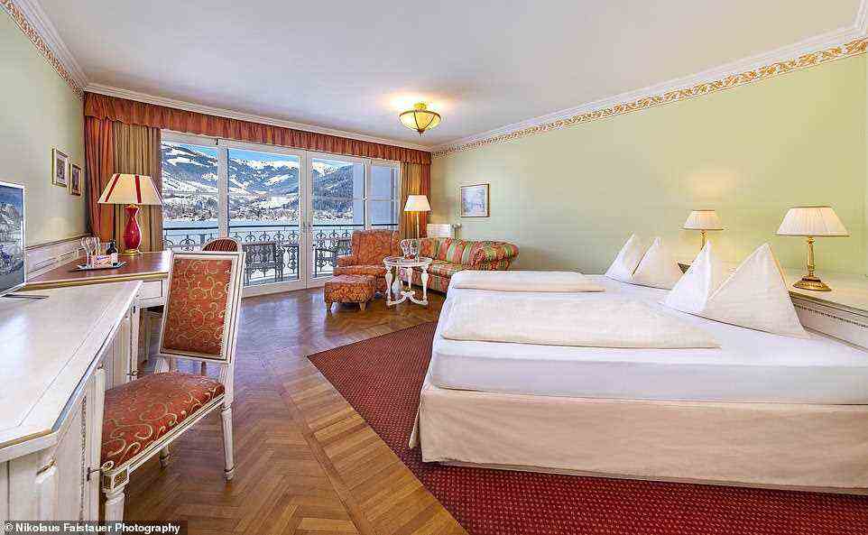 Ein Deluxe-Doppelzimmer im Grand, das laut Carol einen atemberaubenden Seeblick bietet