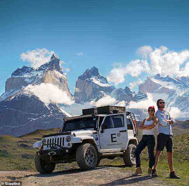 Auf dem Bild vor Torres Del Paine, Chile – während der ersten Etappe der Reise – sagt das Paar, dass seine Familien das Abenteuer sehr unterstützt haben