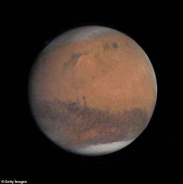 Mehr Aufmerksamkeit sollte den Orten vergangener heißer Quellen geschenkt werden - die seit Milliarden von Jahren auf dem Mars vorhanden waren, sagen die Forscher