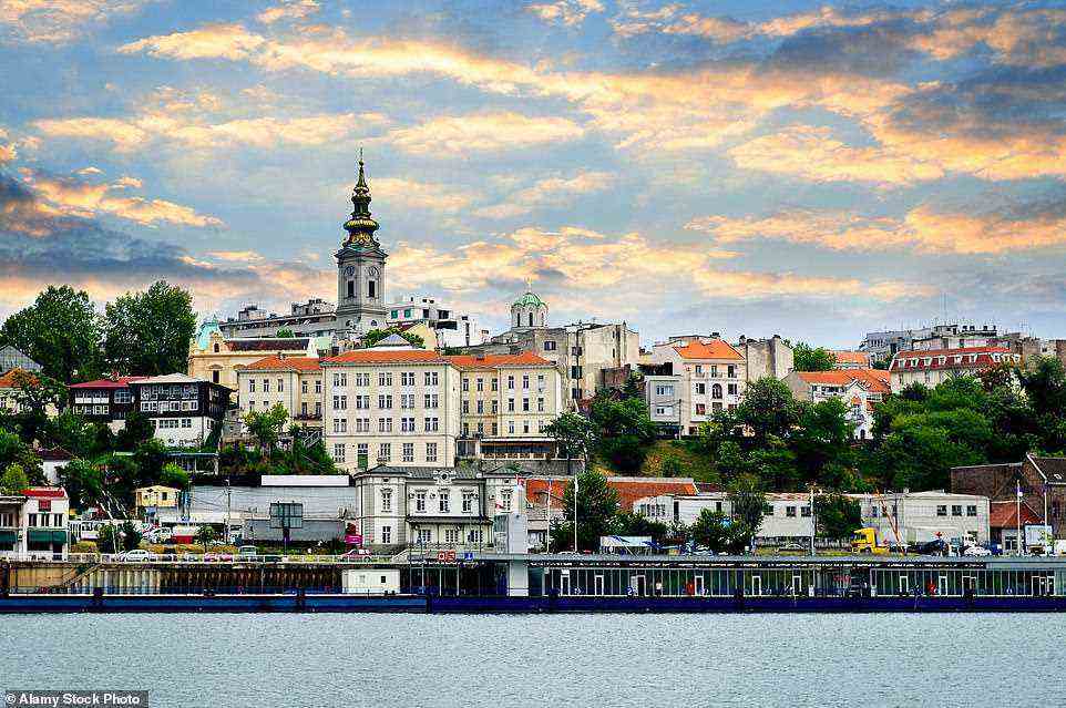Faszinierend: Der Blick auf Belgrad von der Donau.  Die Stadt hat eine Mischung aus Betongebäuden aus der Tito-Ära, mittelalterlichen Festungen, Künstlervierteln mit altmodischen Kafanas (Tavernen) aus dem 19. Jahrhundert und Art-Deco-Hotels