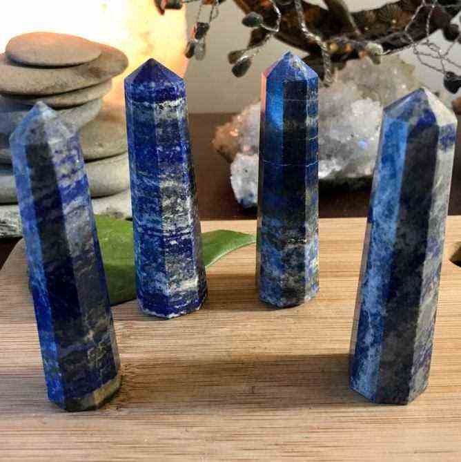 STYLECASTER |  Die besten Orte, um Kristalle zu kaufen |  Kristallturm aus Lapislazuli